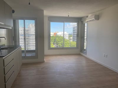 Venta Apartamento 2 Dormitorios La Blanqueada, Edificio 8cho