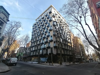 Venta con renta de Apartamento 4 Dormitorios en Alma Corso