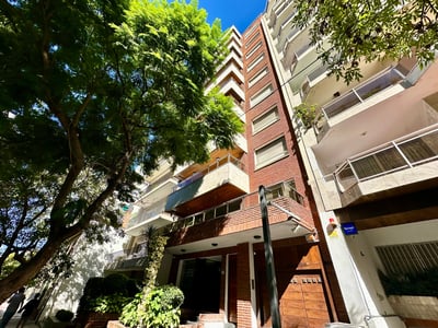 Venta de apartamento de 3 dormitorios y servicio en Punta Carretas