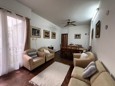 Venta de apartamento de 2 dormitorios y patio, La Comercial