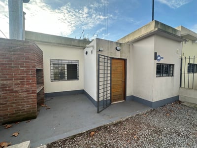 Venta con renta de casa de 2 dormitorios en Malvín Norte