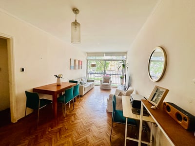 Venta de apartamento de 2 dormitorios y servicio completo en Punta Carretas