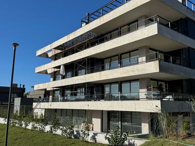 Venta de Penthouse de 3 dormitorios y garaje en Calyptus Zen I, Carrasco