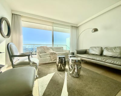 Venta apartamento dos dormitorios y cochera Torre Yoo Punta del Este.