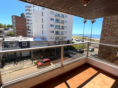 Venta de Apartamento de 2 Dormitorios, en Rambla Malvín