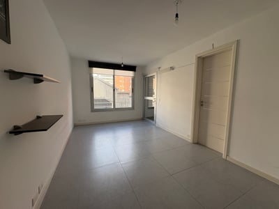 Alquiler de monoambiente con garaje, en Aguada