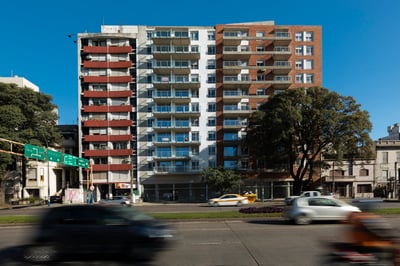 Venta de apartamento de 2 dormitorios con patio en GALA POP, Tres Cruces