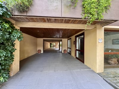 Venta de Apartamento 3 dormitorios, escritorio y garaje en Pocitos