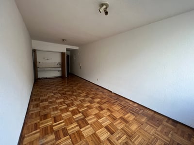 Venta Monoambiente Frente a Plaza del Entrevero, Centro