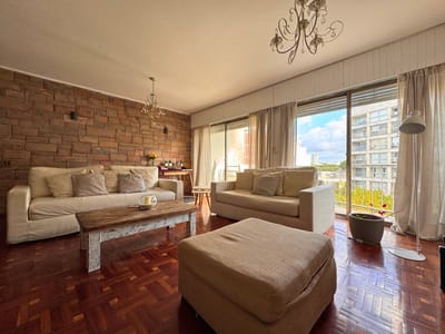 Venta de Apartamento 3 dormitorios y Garaje en Pocitos