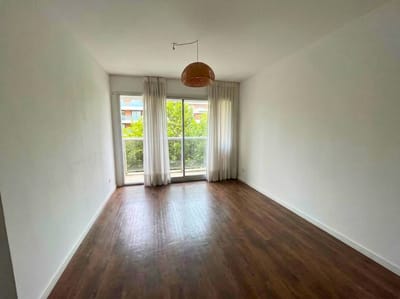 Venta con renta 2 dormitorios con 2 baños al frente Punta Carretas