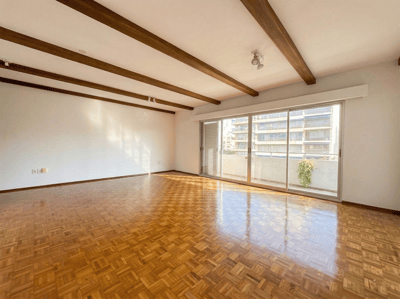 Alquiler de apartamento de cuatro dormitorios y garaje en Pocitos