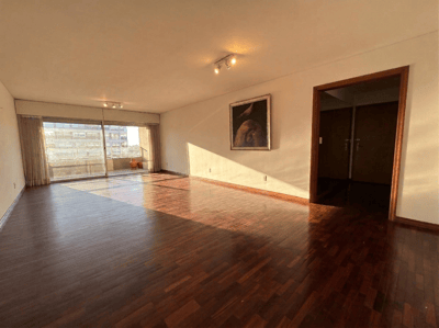 Alquiler de apartamento de 3 dormitorios, servicio y garaje en Pocitos