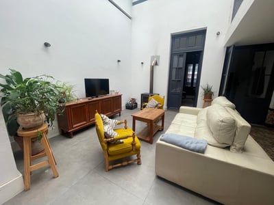 Venta casa 4 dormitorios con 3 baños y garaje Cordón Sur