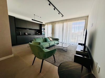 Alquiler de apartamento amoblado de 2 dormitorios y garaje en edificio Cosmos