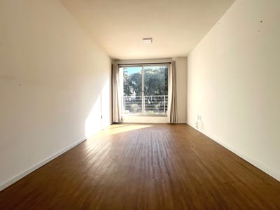 Venta Apartamento de 2 dormitorios y Garaje Al Frente en La Blanqueada