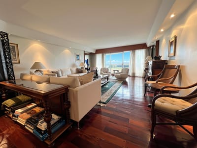 Venta Apartamento 4 Dormitorios y Servicio en Rambla de Punta Carretas