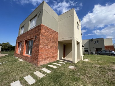 Venta de casa de 3 dormitorios en Verdes del Este