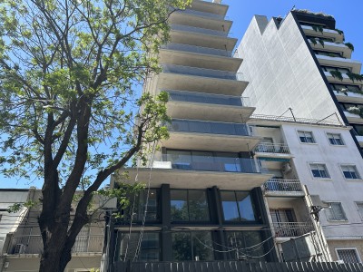 Venta apartamento de 2 dormitorios con patio en Uno Golf