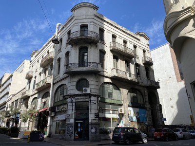 Venta de edificio de 4 plantas en Ciudad Vieja