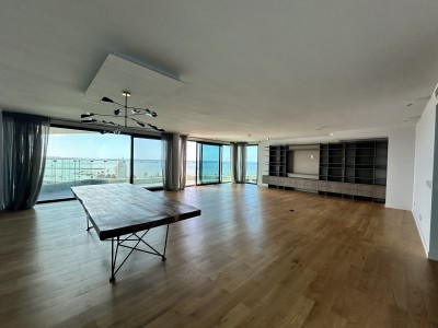 Venta Penthouse Triplex FORUM Buceo 4 dormitorios y servicio